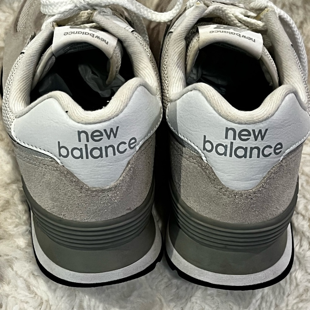New Balance 574  Light Gray and White Sneakers size 8 - Picture 4 of 10